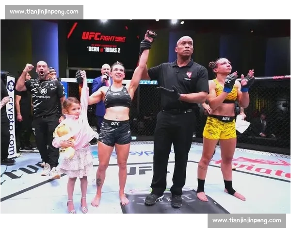 五回合血战加冕！邓恩制服杨迪罗巴，成 UFC 草量级新王